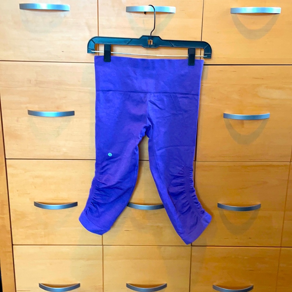 Lululemon in the flow crop II cropped ankle/Capri purple pants